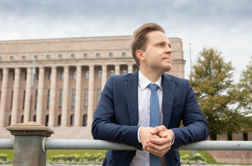 Keskustan Honkonen: "Haaveilu Massiivisesta Velalla Tehtävästä ...